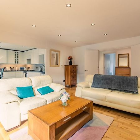 London Stratford - Spacious 2 Bed Flat With Secured Parking & Private Garden Exterior foto