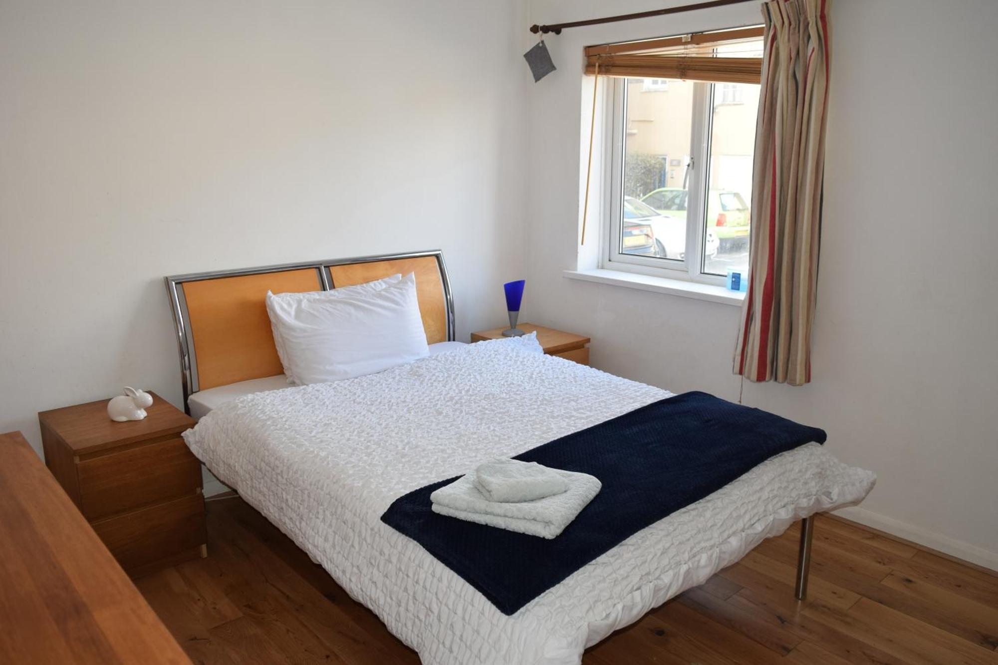 London Stratford - Spacious 2 Bed Flat With Secured Parking & Private Garden Exterior foto