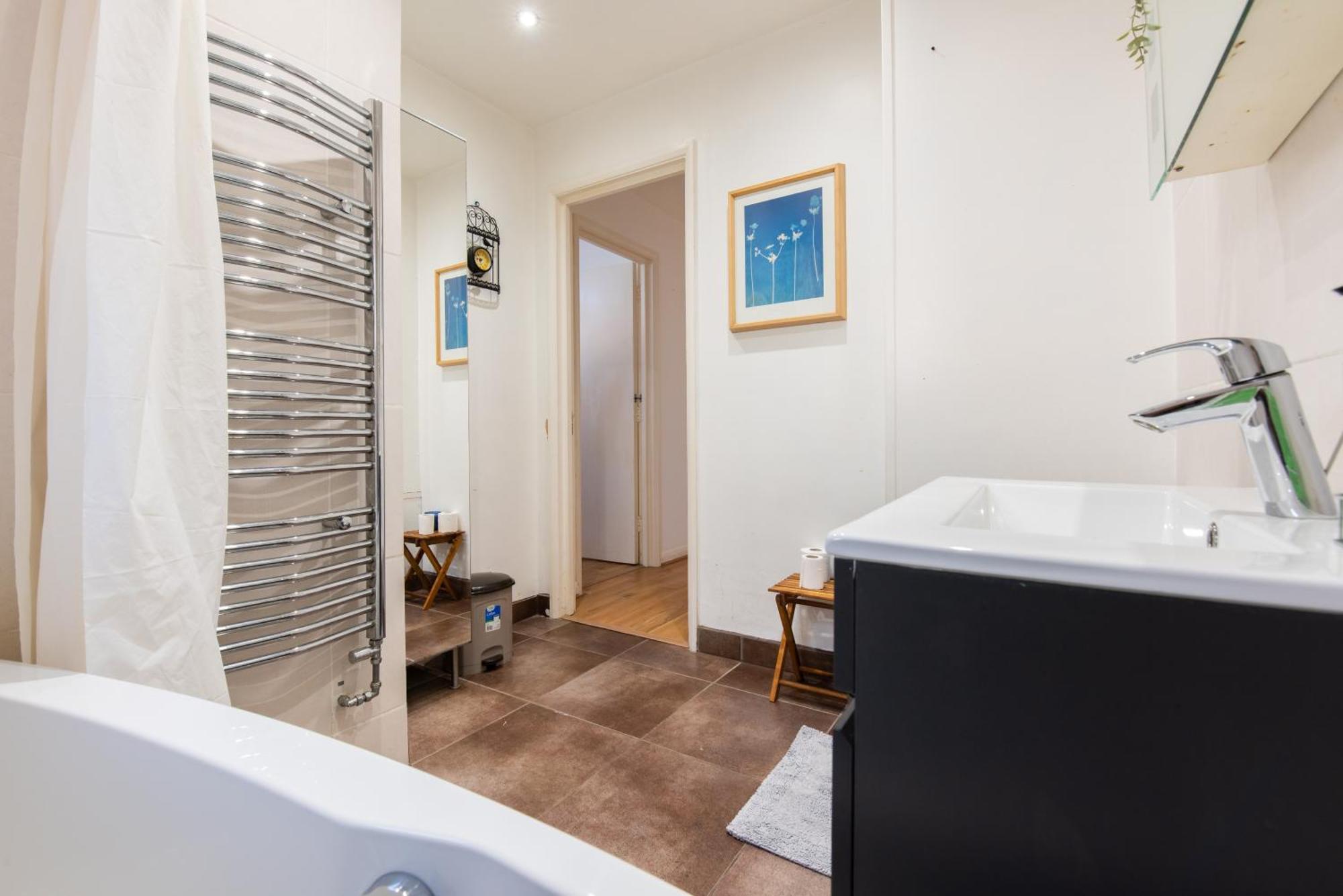 London Stratford - Spacious 2 Bed Flat With Secured Parking & Private Garden Exterior foto